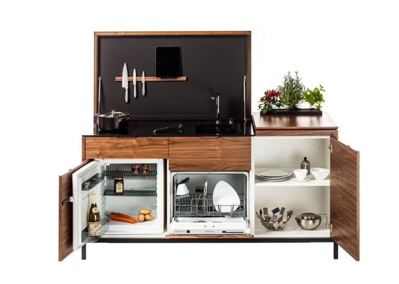 Cuisine-équipée-studioen-Noyer-et-corian-noir-ouvert-fermé-design-architecte-intérieur-2