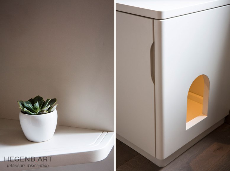 Détails-bibliothèque-d'angle-sur-mesure---rainure-étagères-et-porte-d'accès-pour-chat-by-Hegenbart-Aix-en-Provence